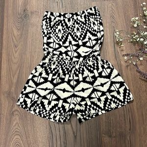Strapless romper w pockets - S - black & white - shorts. Great condition!